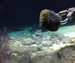ROV Hercules takes a large basalt sample