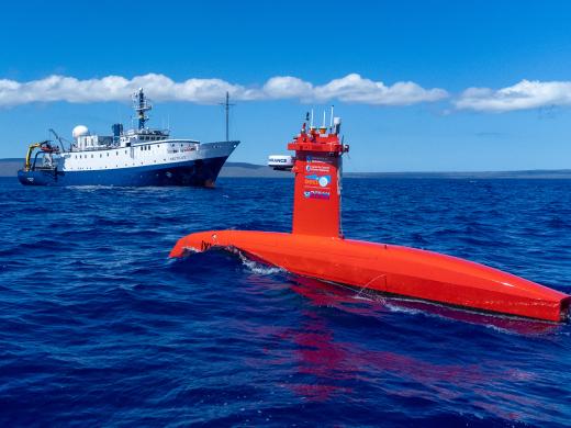 Drix sails in front of EV Nautilus