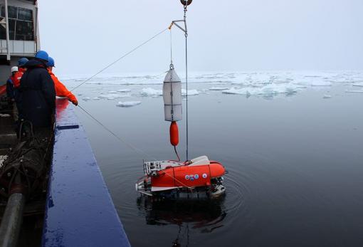 Nereid Under Ice two-body system deployment from the Polarstern during August 2014 sea trials.