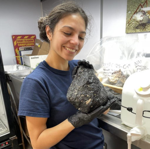 Coralie Rodriguez is looking into the origins and conditions of ferromanganese (Fe-Mn) crust formation on Pacific seamounts.