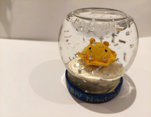 Example of snow globe with octopus inside
