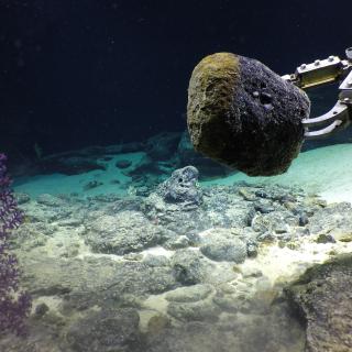 ROV Hercules takes a large basalt sample